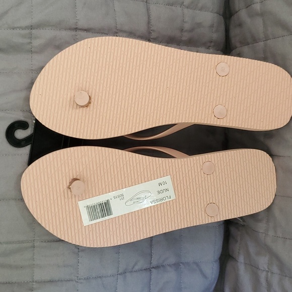 NWT Beach Ready Blue & Black bebe Rhinestone Floral Flip Flops - Picture 8 of 9